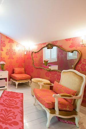 The lush grounds and guest lounge at Stephanie's Vintage Spa