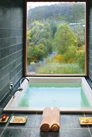 Waldheim Spa treatment room with views of King Billy Pines