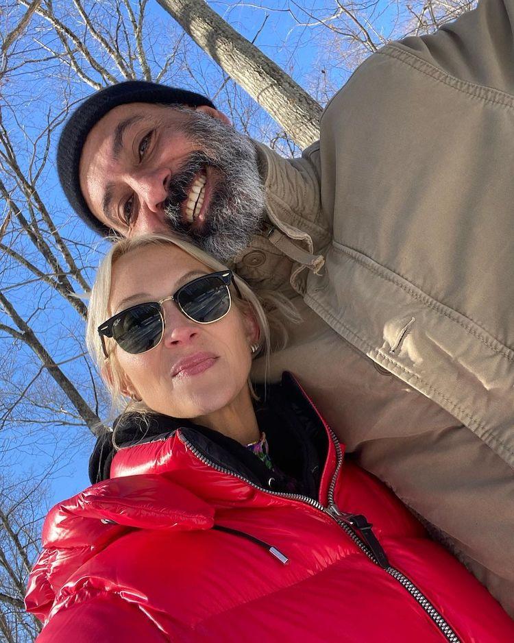 WINTER SKIN READY WITH HUSBAND MAZDACK RASSI   IMAGE: INSTAGRAM @ZANNARASSI