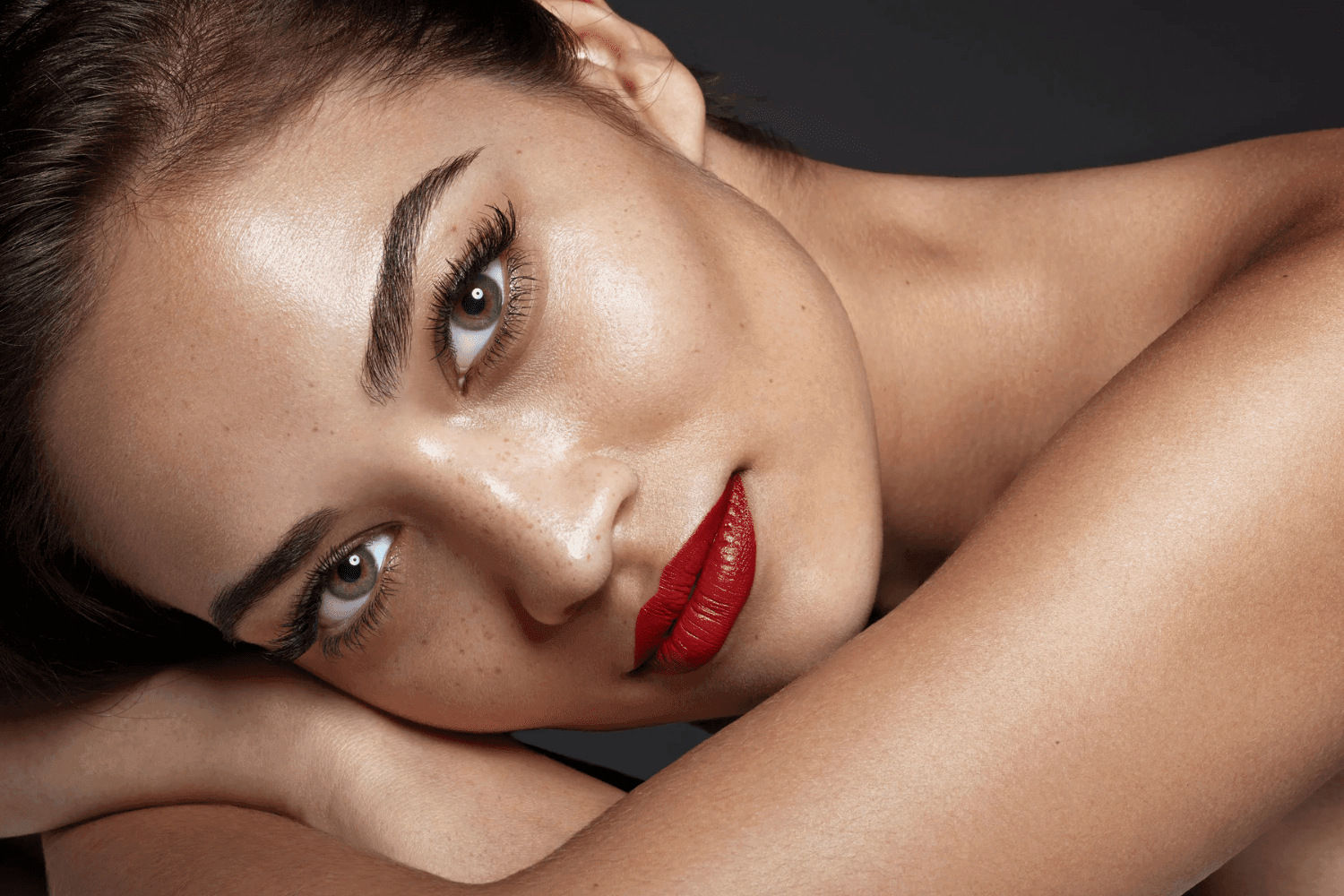 Rae Morris Makeup Image